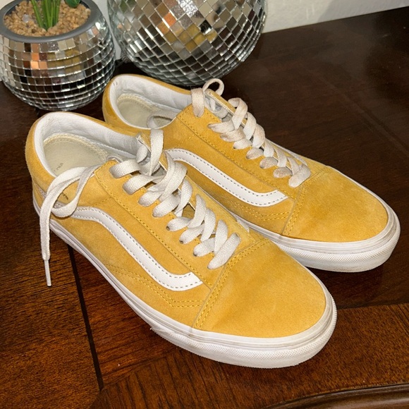 Vans old skool suede shoe low cut lace up in mustard yellow - Picture 4 of 8